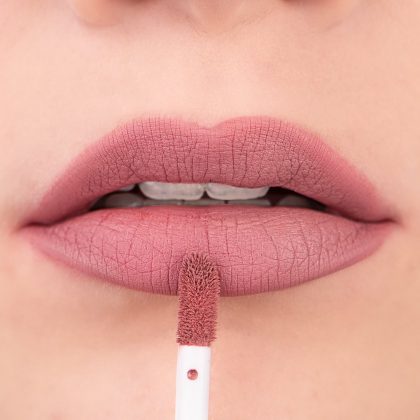 5 примеров устаревшего макияжа, над которыми женщины уже насмехаются