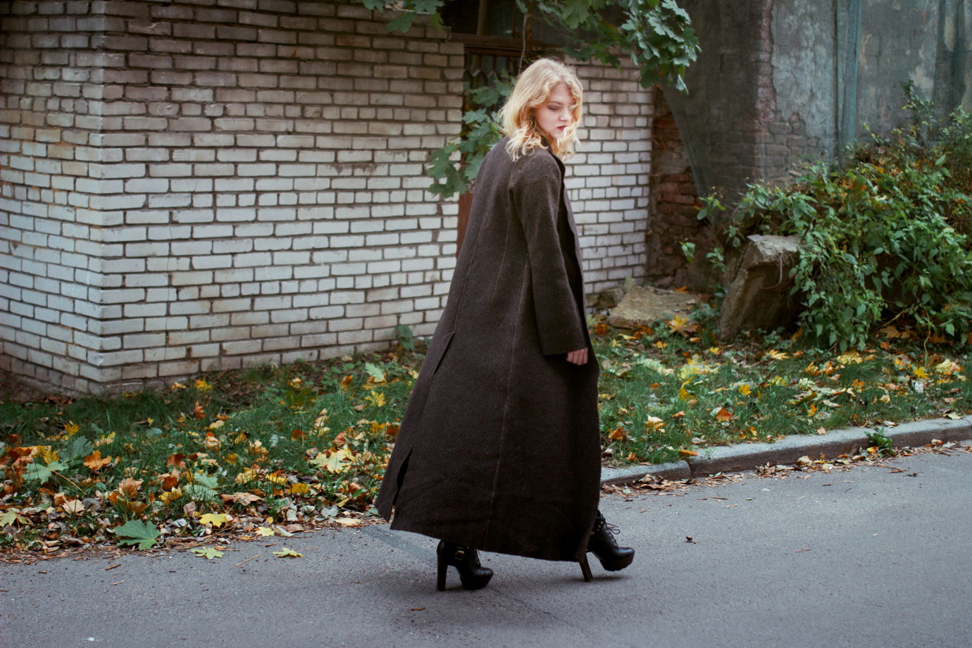 5 таких разных образов из Инстаграм с обычным длинным пальто