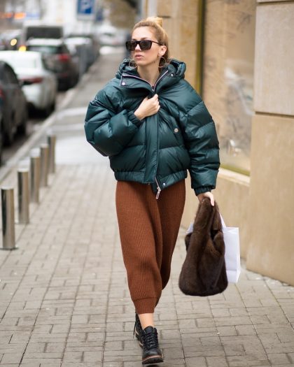 5 вариантов верхней одежды, которая полнит и худых женщин