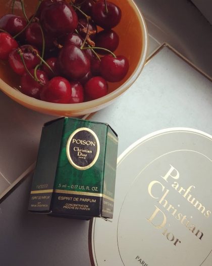 5 женских ароматов, которые притягивают мужчин лучше, чем глубокое декольте