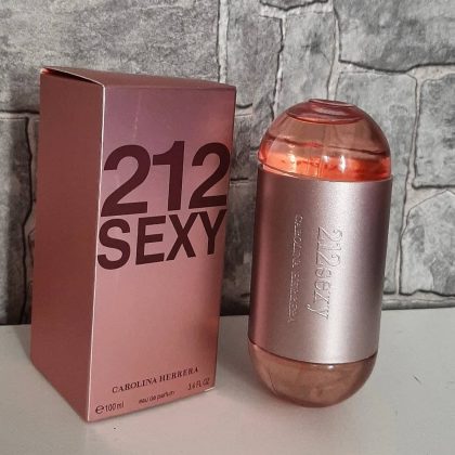 5 женских ароматов, которые притягивают мужчин лучше, чем глубокое декольте