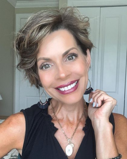 6 укладок на короткие волосы, которые скрывают седину не хуже, чем окрашивание