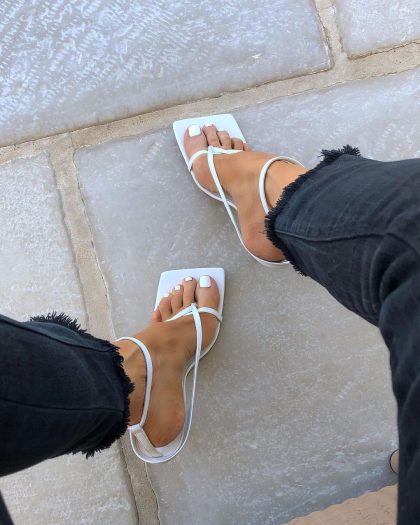 Делать рисунки на ногах — прошлый век: 5 трендов педикюра, которые покорили сердца модниц