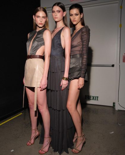 Делать рисунки на ногах — прошлый век: 5 трендов педикюра, которые покорили сердца модниц