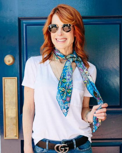 Как 50-летней женщине носить платок, чтобы выглядеть не как бабушка. Показывает модница из Германии