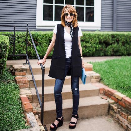 Как 50-летней женщине носить платок, чтобы выглядеть не как бабушка. Показывает модница из Германии