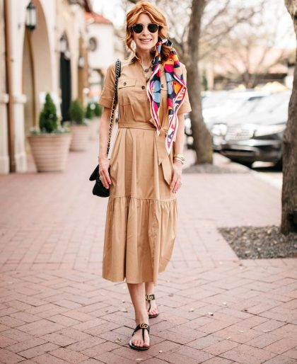 Как 50-летней женщине носить платок, чтобы выглядеть не как бабушка. Показывает модница из Германии