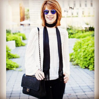 Как 50-летней женщине носить платок, чтобы выглядеть не как бабушка. Показывает модница из Германии