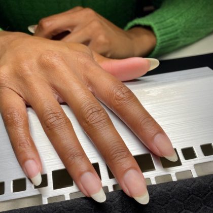 Какие 5 мелочей во внешности выдают, что женщина очень скромная