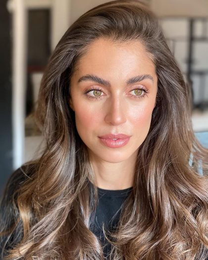 Какие 5 признаков во внешности расскажут, что перед вами скромная женщина