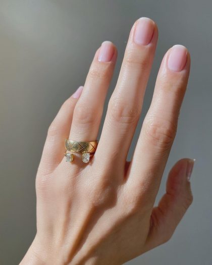 Какие 5 признаков во внешности расскажут, что перед вами скромная женщина