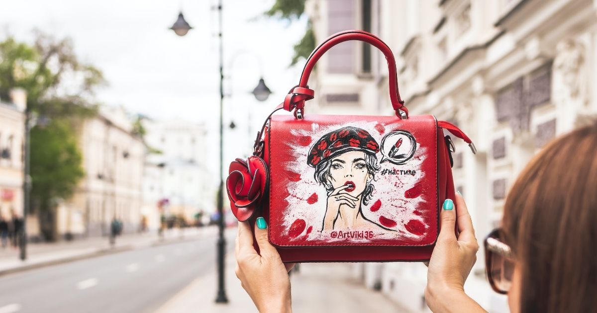 Какую сумку купить после 50, чтобы выглядеть элегантно: 5 бюджетных моделей